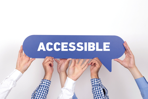 5 hænder holder skilt med ordet "accessible"